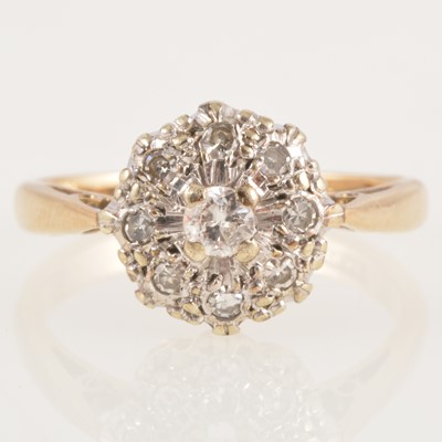 Lot 228 - A diamond cluster ring.