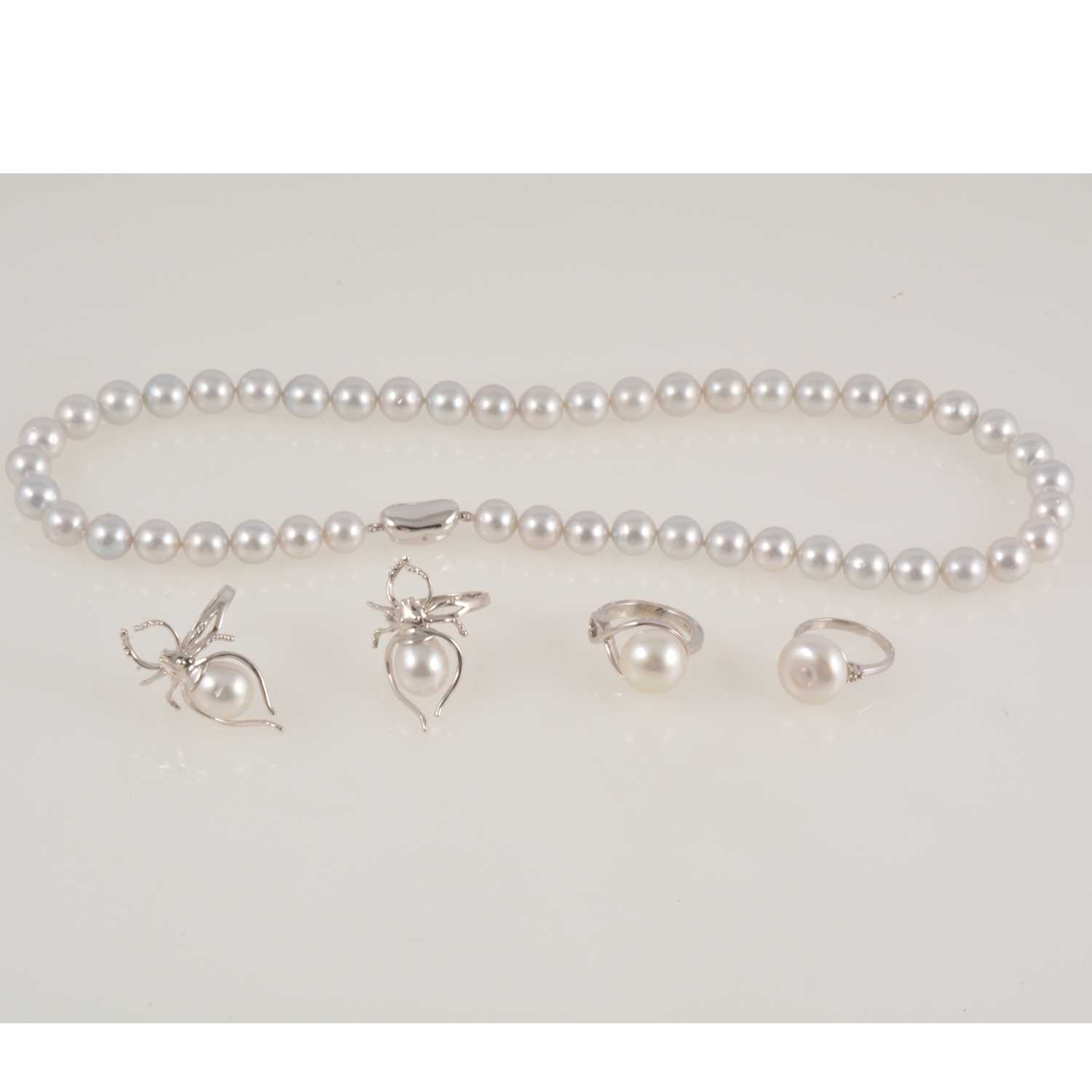 Lot 282 - Gemporia - Four South Sea cultured pearl rings and one necklace.