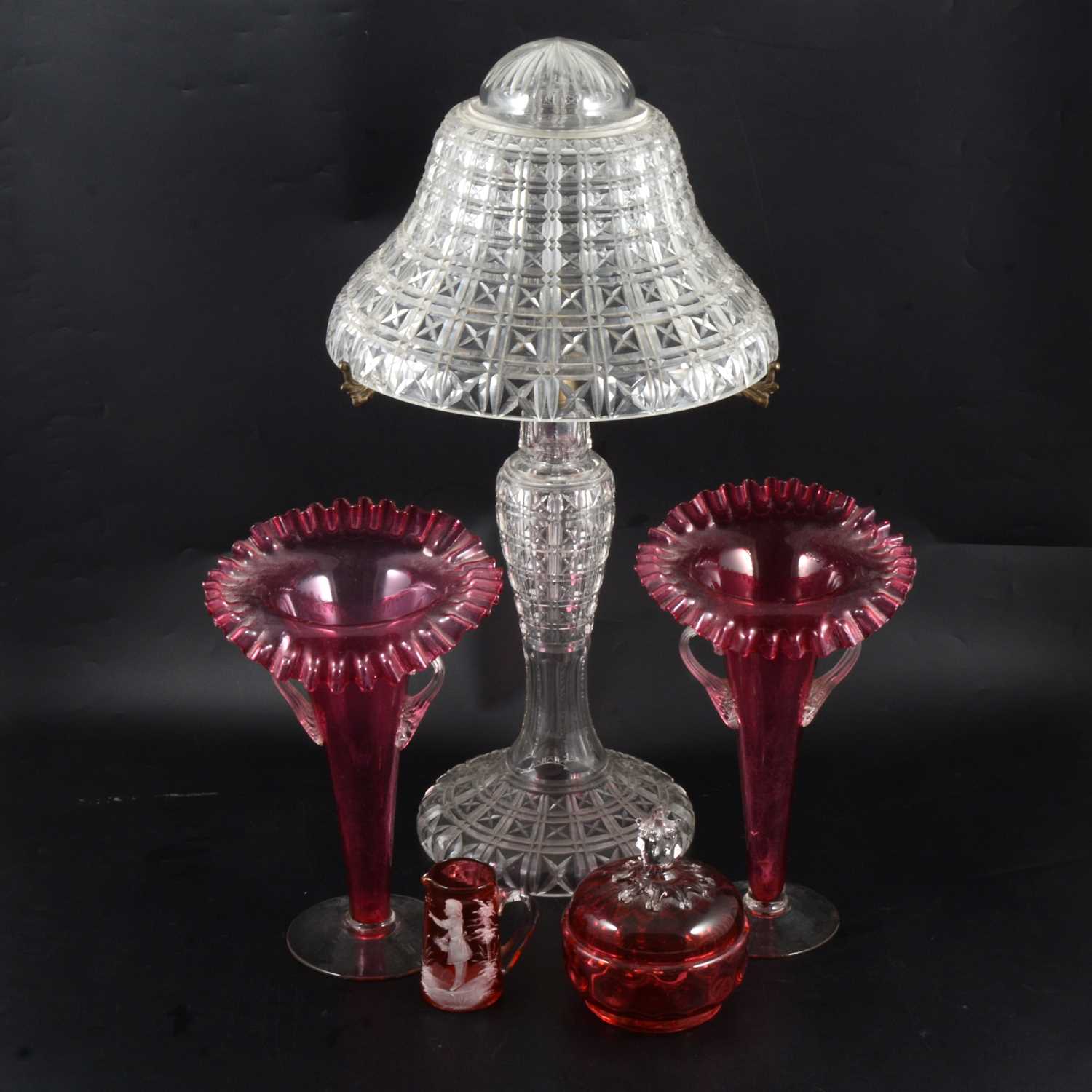 Lot 38 - Glass table lamp and ornamental glassware