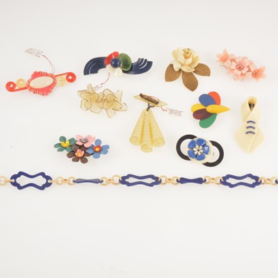 Lot 293 - Wartime austerity chic and other plastic jewellery.