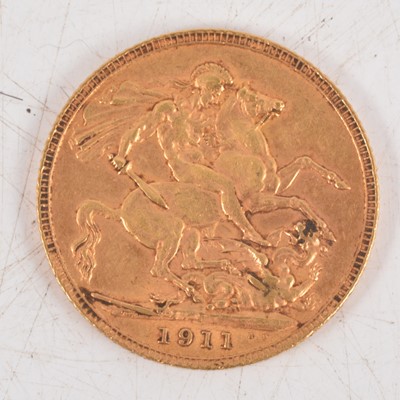 Lot 200 - George V gold Sovereign coin, 1911, 8g.