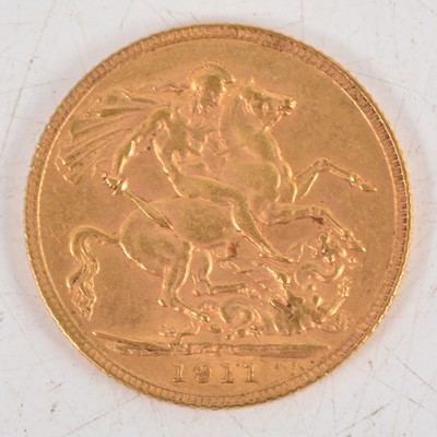 Lot 201 - George V gold Sovereign coin, 1911, 8g.