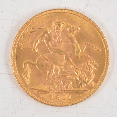 Lot 203 - George V gold Sovereign coin, 1911, 8g.