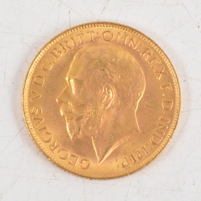 Lot 203 - George V gold Sovereign coin, 1911, 8g.