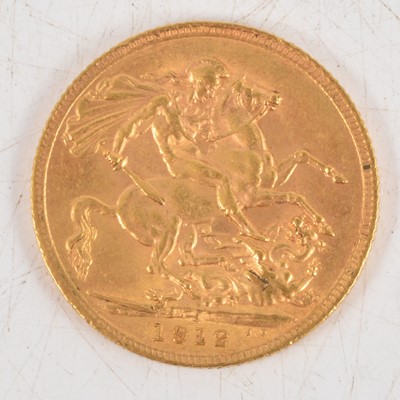 Lot 204 - George V gold Sovereign coin, 1912, 8g.