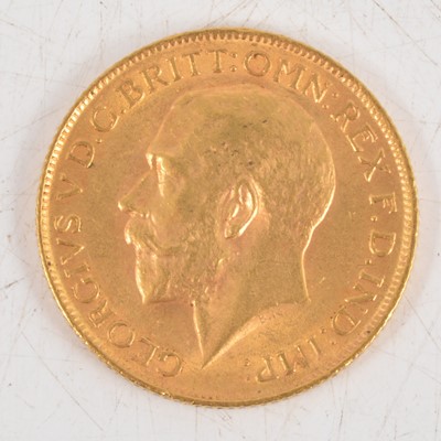 Lot 204 - George V gold Sovereign coin, 1912, 8g.