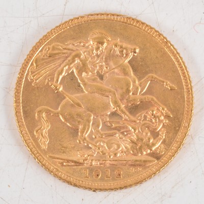 Lot 205 - George V gold Sovereign coin, 1912, 8g.