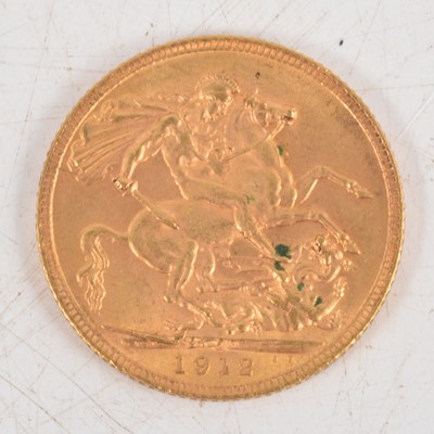 Lot 206 - George V gold Sovereign coin, 1912, 8g.