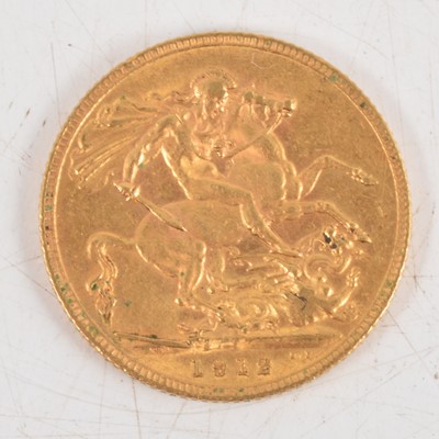 Lot 207 - George V gold Sovereign coin, 1912, 8g.