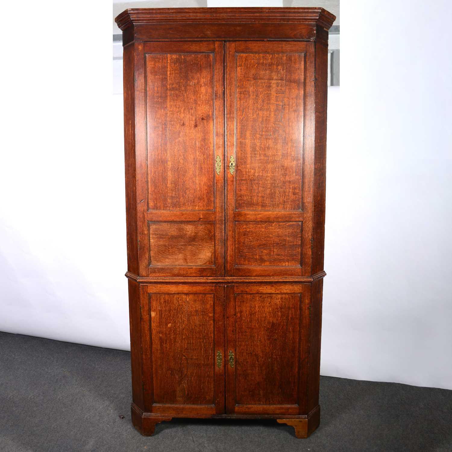 Lot 457 Large late oak freestanding corner