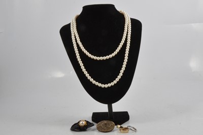 Lot 354 - Contemporary costume jewellery