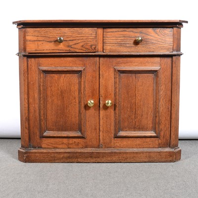 Lot 539 - Small oak cupboard