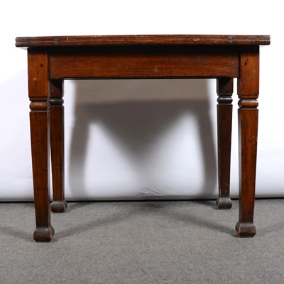 Lot 519 - Edwardian oak table