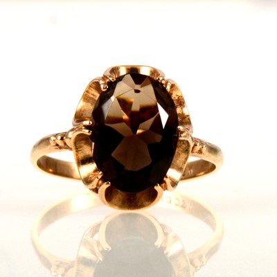 Lot 234 - A smoky quartz dress ring.