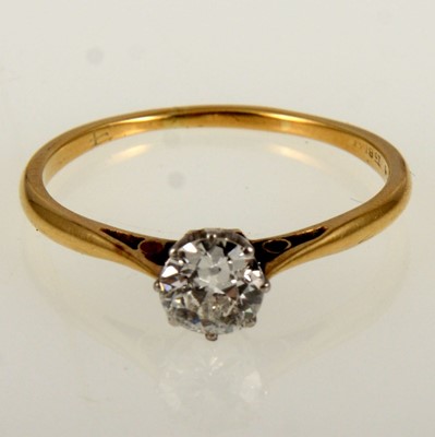 Lot 229 - A diamond solitaire ring.