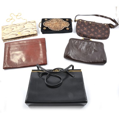 Lot 201 - Vintage clutch bags, wallets, coin purses, travelling etui, glove stretchers and compacts.