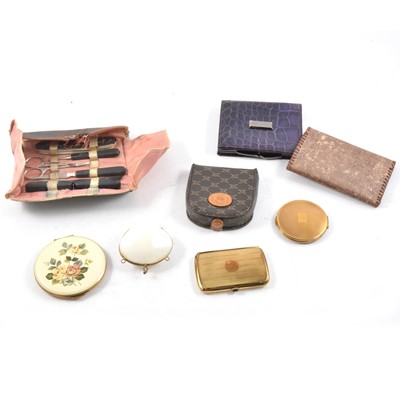 Lot 201 - Vintage clutch bags, wallets, coin purses, travelling etui, glove stretchers and compacts.