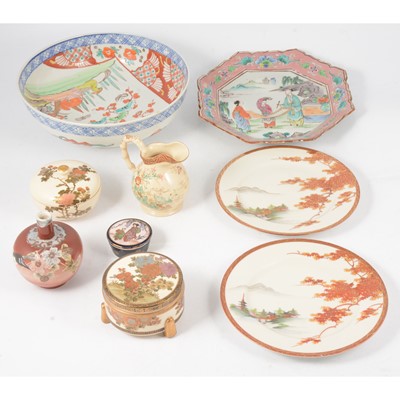 Lot 34 - Small collection of Japanese ceramics