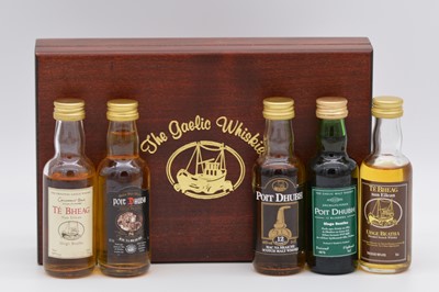 Lot 114 - Various miniature whisky presentation packs