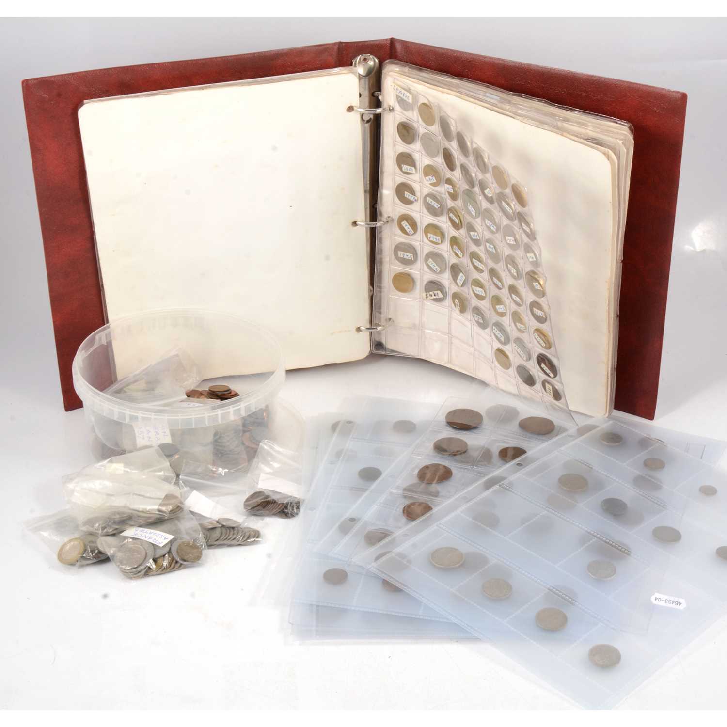 Lot 105 - Box of coins