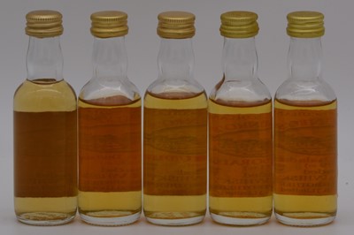 Lot 640 - Twelve Master of Malt whisky miniatures, and  nineteen Munro's blended whisky miniatures