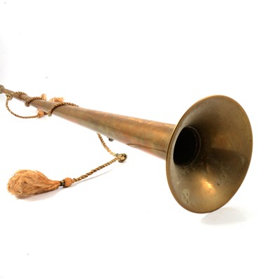 Lot 117 - Reeded brass post horn.