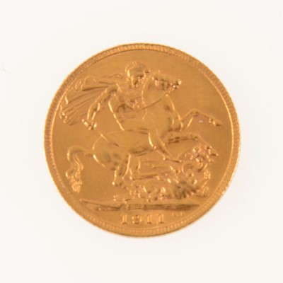 Lot 190 - George V gold Sovereign coin, 1911, 8g.