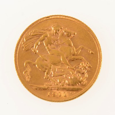 Lot 192 - George V gold Sovereign coin, 1911, 8g.