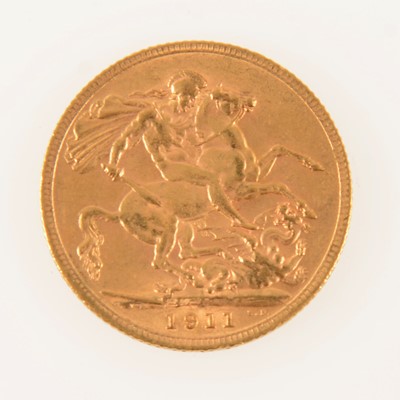 Lot 194 - George V gold Sovereign coin, 1911, 8g.