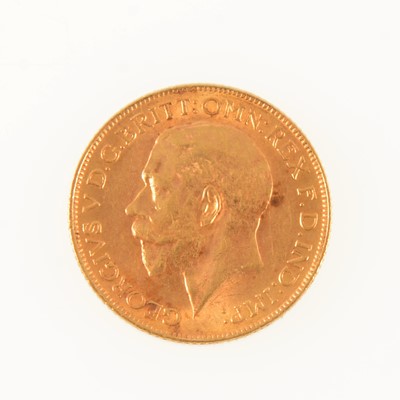 Lot 200 - George V gold Sovereign coin, 1913, 8g.