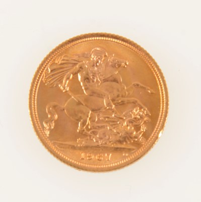 Lot 213 - Elizabeth II gold Sovereign coin, 1967, 8g.