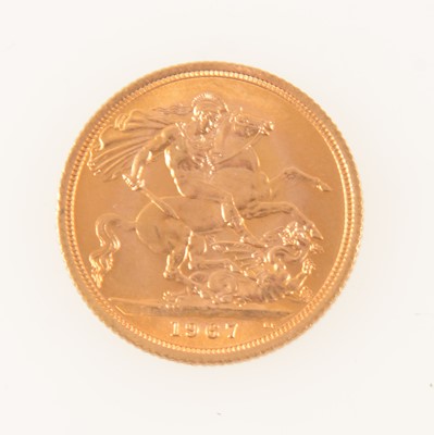 Lot 221 - Elizabeth II gold Sovereign coin, 1967, 8g.