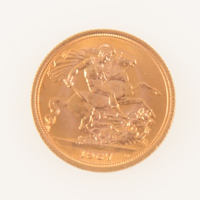 Lot 226 - Elizabeth II gold Sovereign coin, 1967, 8g.