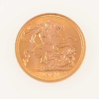 Lot 228 - Elizabeth II gold Sovereign coin, 1967, 8g.