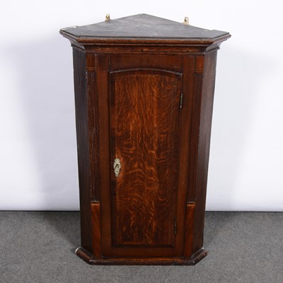 Lot 364 - Oak hanging corner cupboard