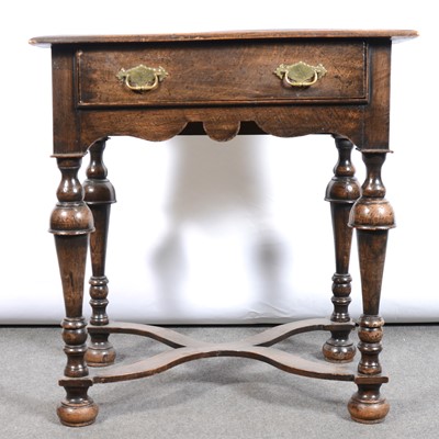 Lot 549 - Georgian style walnut side table