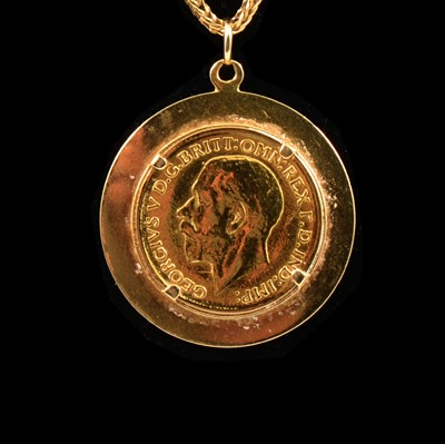 Lot 87 - A Gold Full Sovereign pendant and chain.