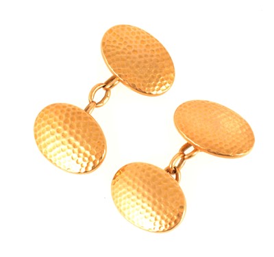 Lot 102 - A pair of 18 carat yellow gold chain link cufflinks.