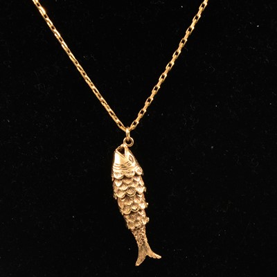 Lot 328 - A 9 carat gold articulated fish pendant and chain.