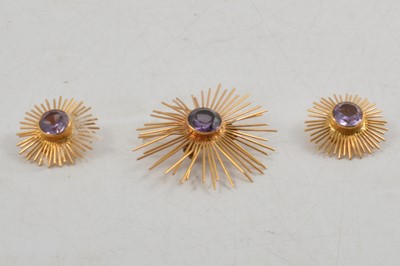 Lot 287 - A brooch and earring suite, synthetic corundum made to simulate alexandrite.