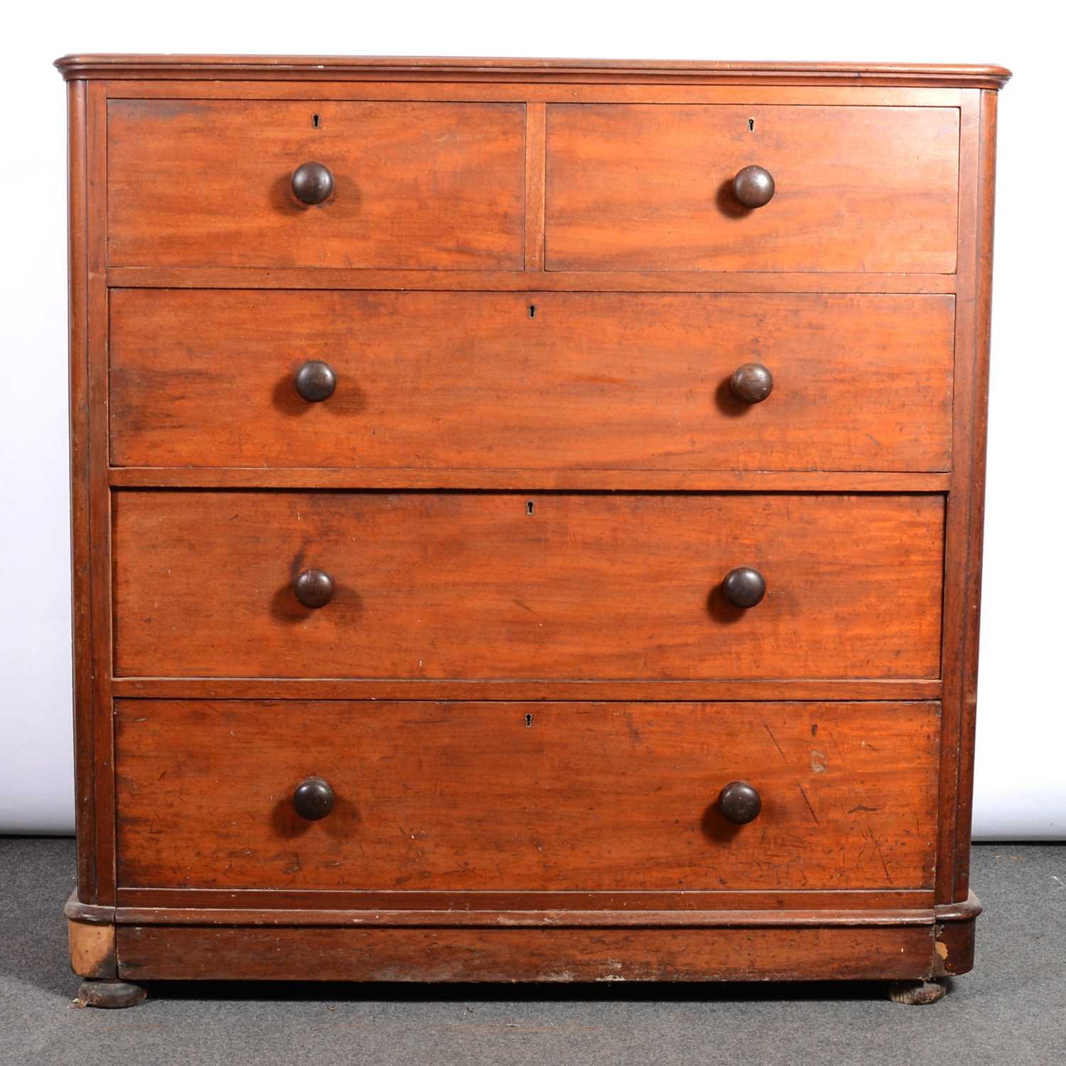 Lot 391 - Victorian mahogany chest of drawers