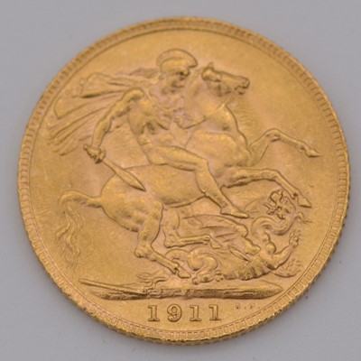 Lot 301 - George V gold Sovereign coin, 1911, 8g.