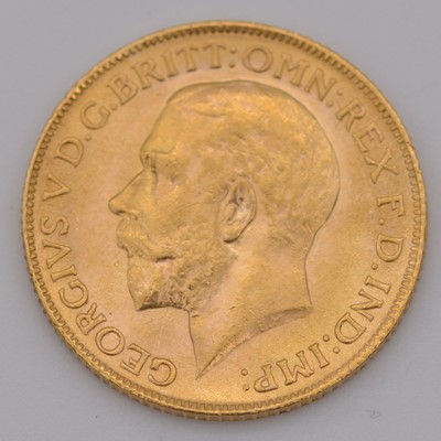 Lot 301 - George V gold Sovereign coin, 1911, 8g.