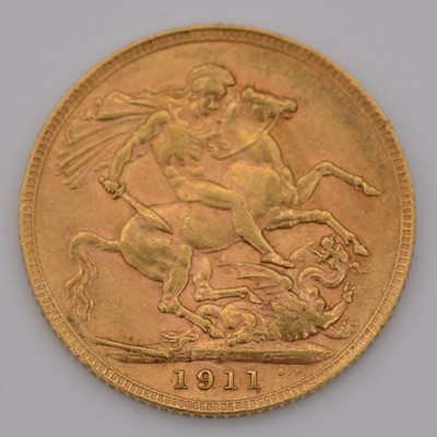 Lot 306 - George V gold Sovereign coin, 1911, 8g.