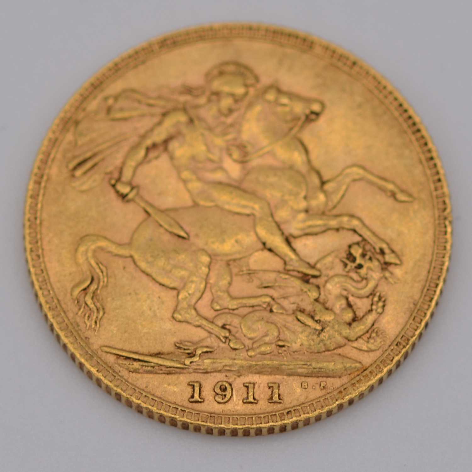 Lot 305 - George V gold Sovereign coin, 1911, 8g.