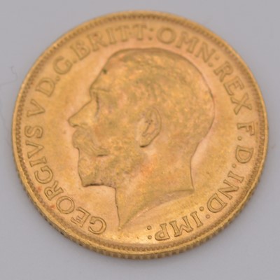 Lot 309 - George V gold Sovereign coin, 1911, 8g.