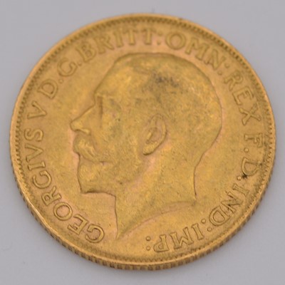 Lot 308 - George V gold Sovereign coin, 1911, 8g.