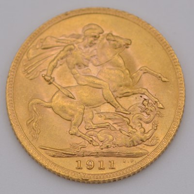 Lot 307 - George V gold Sovereign coin, 1911, 8g.