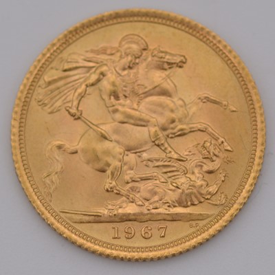 Lot 319 - Elizabeth II gold Sovereign coin, 1967, 8g.