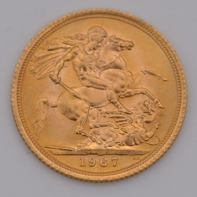 Lot 318 - Elizabeth II gold Sovereign coin, 1967, 8g.